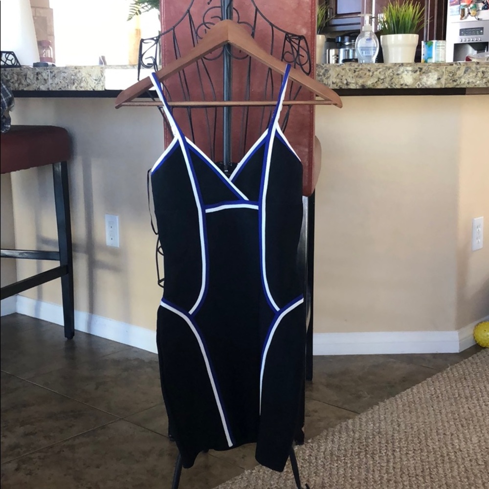 GUESS Bandage Dress 🖤🤍💜